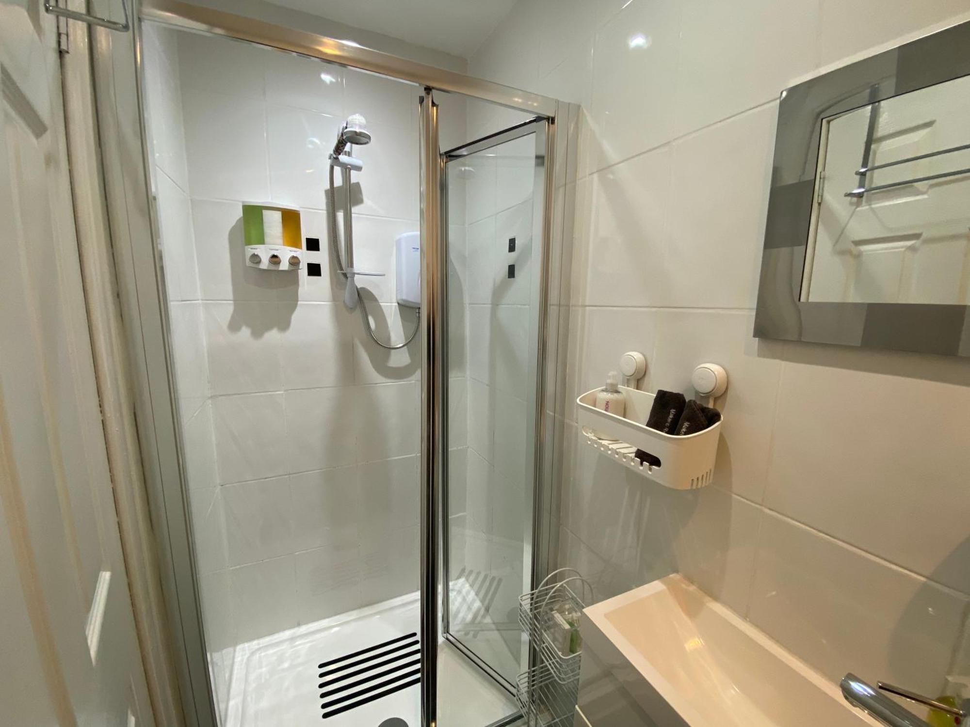 Peacock Guest House Ларгс Екстериор снимка