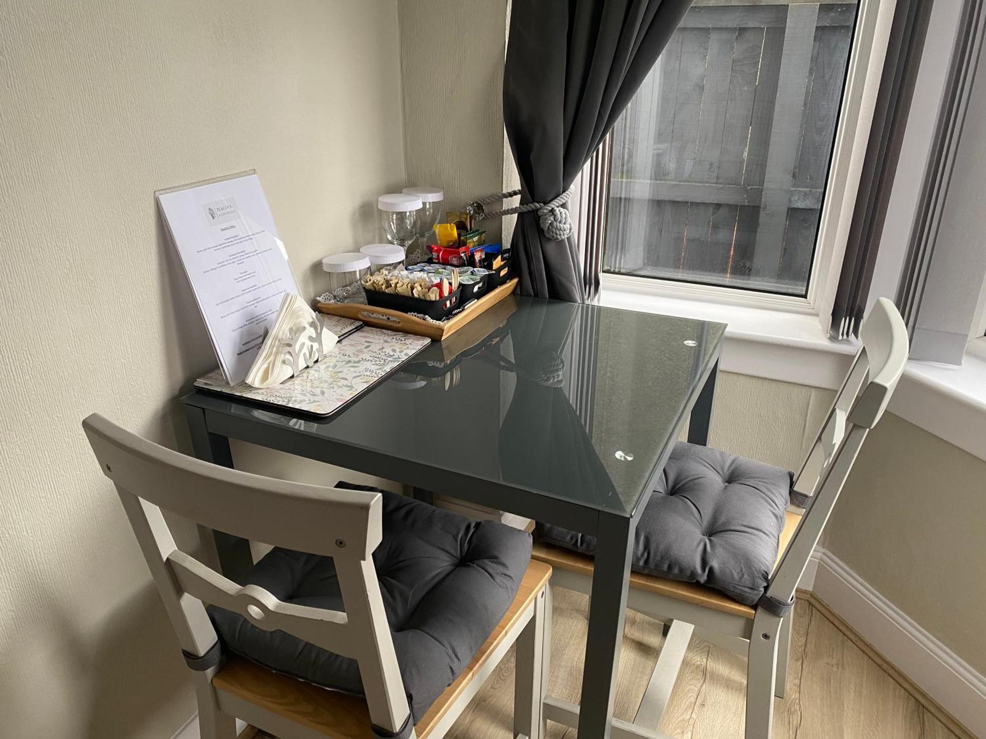 Peacock Guest House Ларгс Екстериор снимка